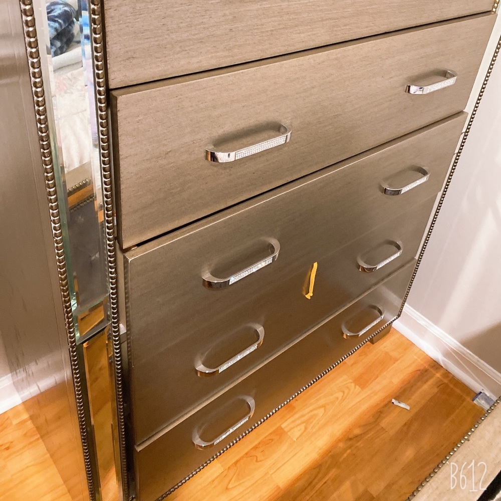 I am selling this furniture is new